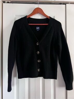 3/$50 ✨ —GAP Black V-Neck Button-Front Ribbed Women's Cardigan size S